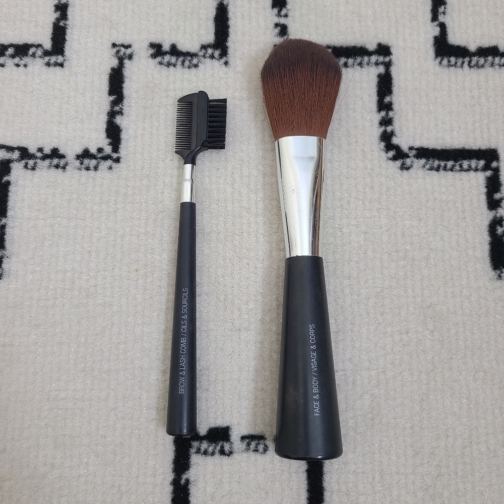 ⭐️40% Off⭐️ The Body Shop Brush Set